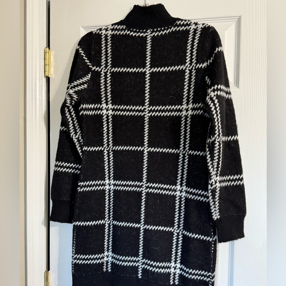 Blue Orchid Black and White Knit Sweater